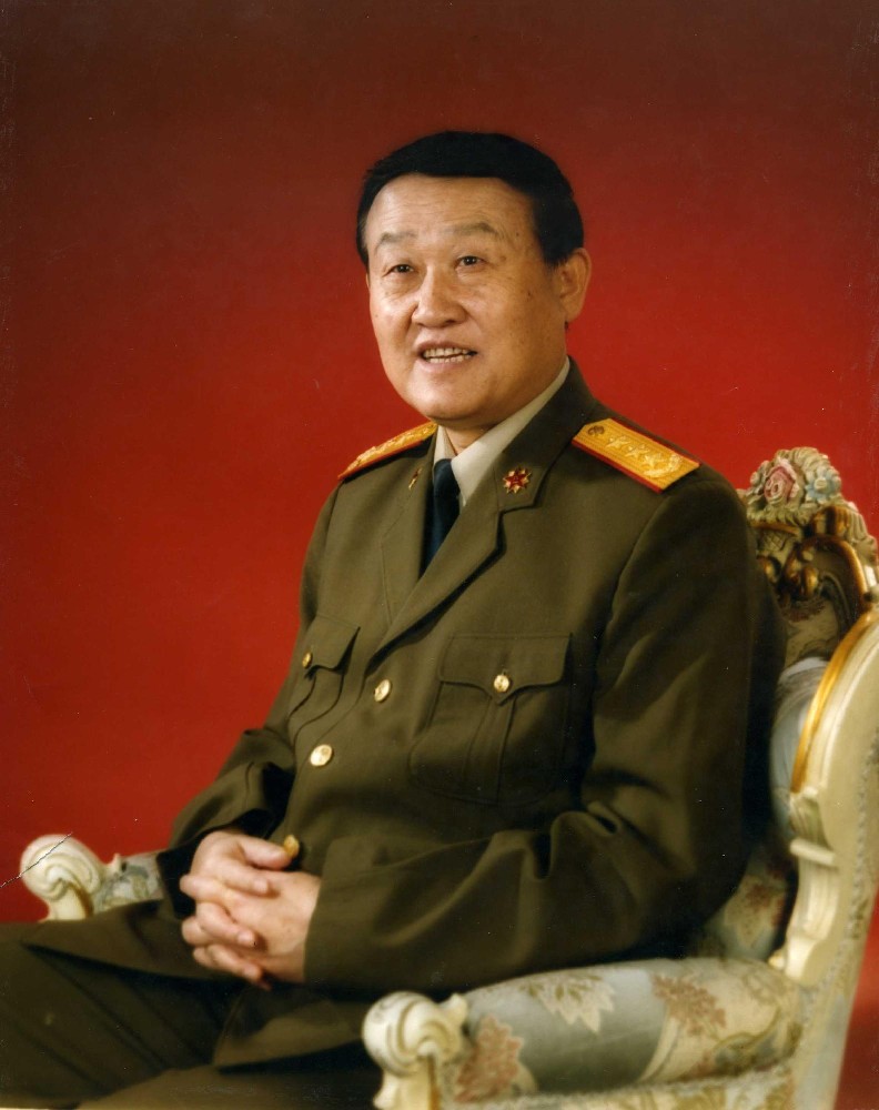 感谢原北京军区司令员李来柱上将为鼓励名人网扬正气传播正能量签名赠书
