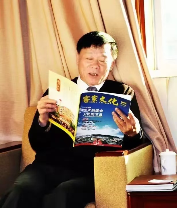 值得尊敬的名人——丘峰