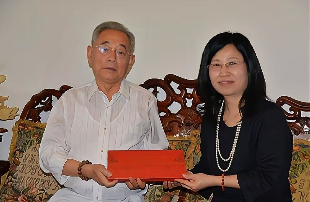 “名人贺岁，共迎新年”邀请函